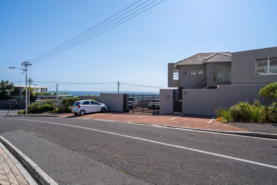 To Let 2 Bedroom Property for Rent in Camps Bay Western Cape